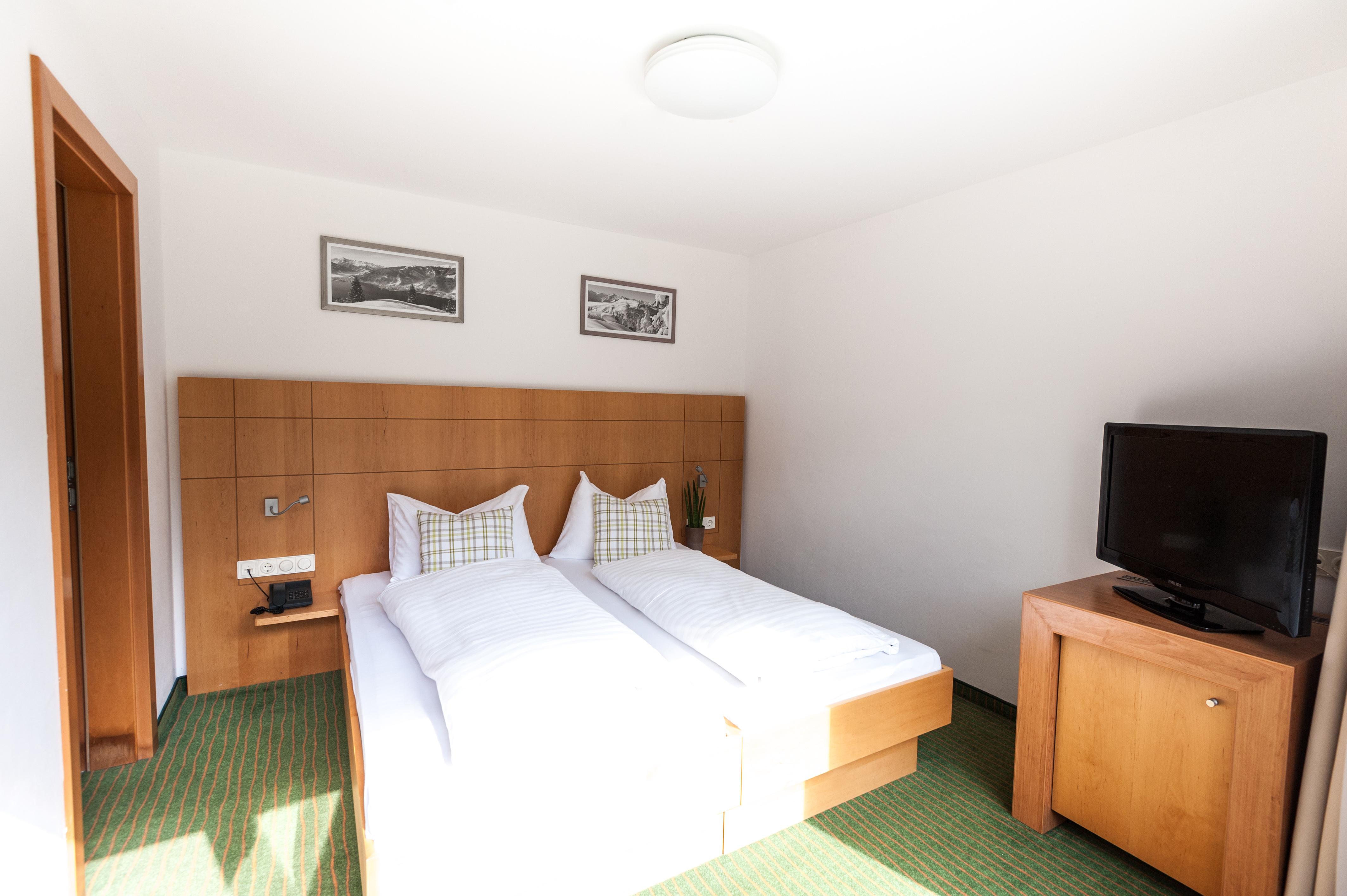 Hotel Der Waldhof Цел ам Зее Екстериор снимка