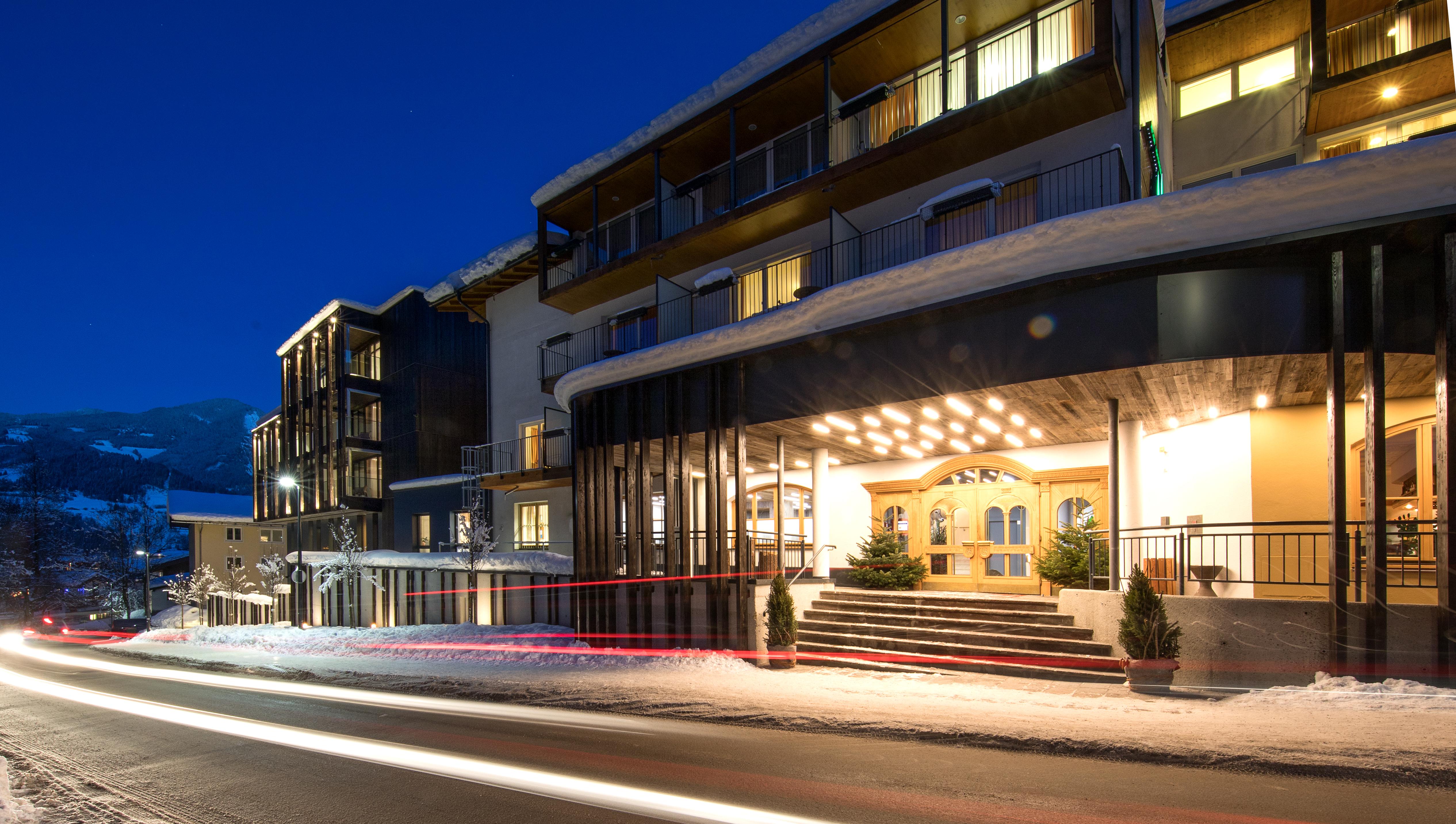 Hotel Der Waldhof Цел ам Зее Екстериор снимка