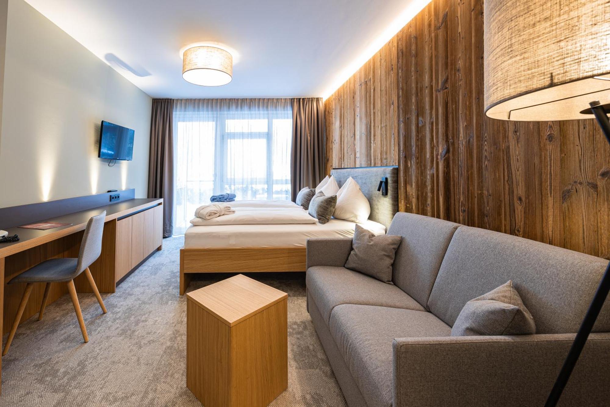 Hotel Der Waldhof Цел ам Зее Екстериор снимка