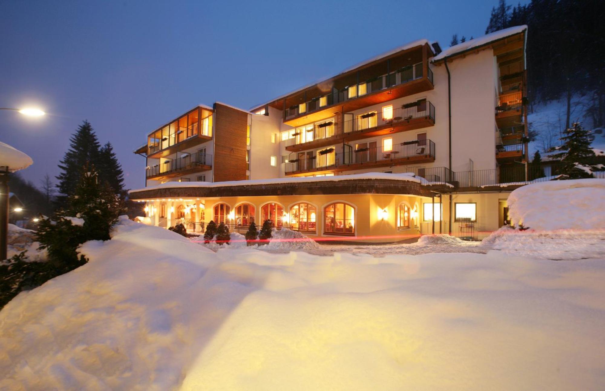Hotel Der Waldhof Цел ам Зее Екстериор снимка