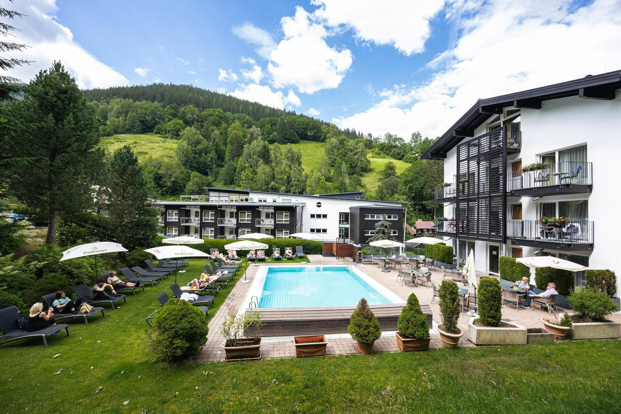 Hotel Der Waldhof Цел ам Зее Екстериор снимка