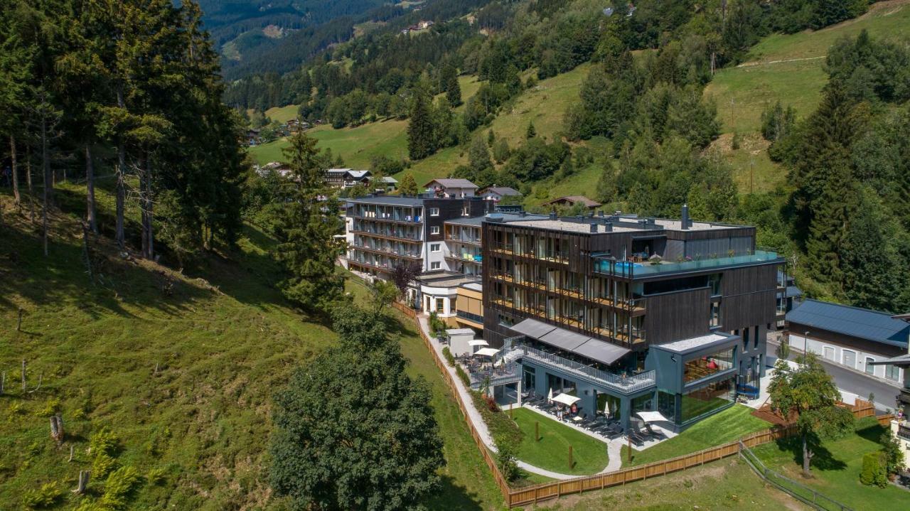 Hotel Der Waldhof Цел ам Зее Екстериор снимка